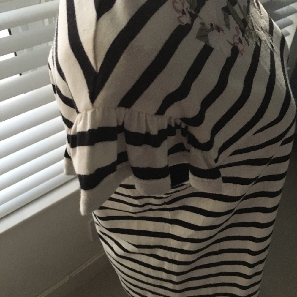 Kate Spade ♠️ Embroidered Floral Stripe Ruffle Tee - Picture 4 of 7